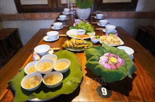 Cỗ sen ngày hạ, khi ẩm thực không chỉ đơn thuần là ẩm thực...
