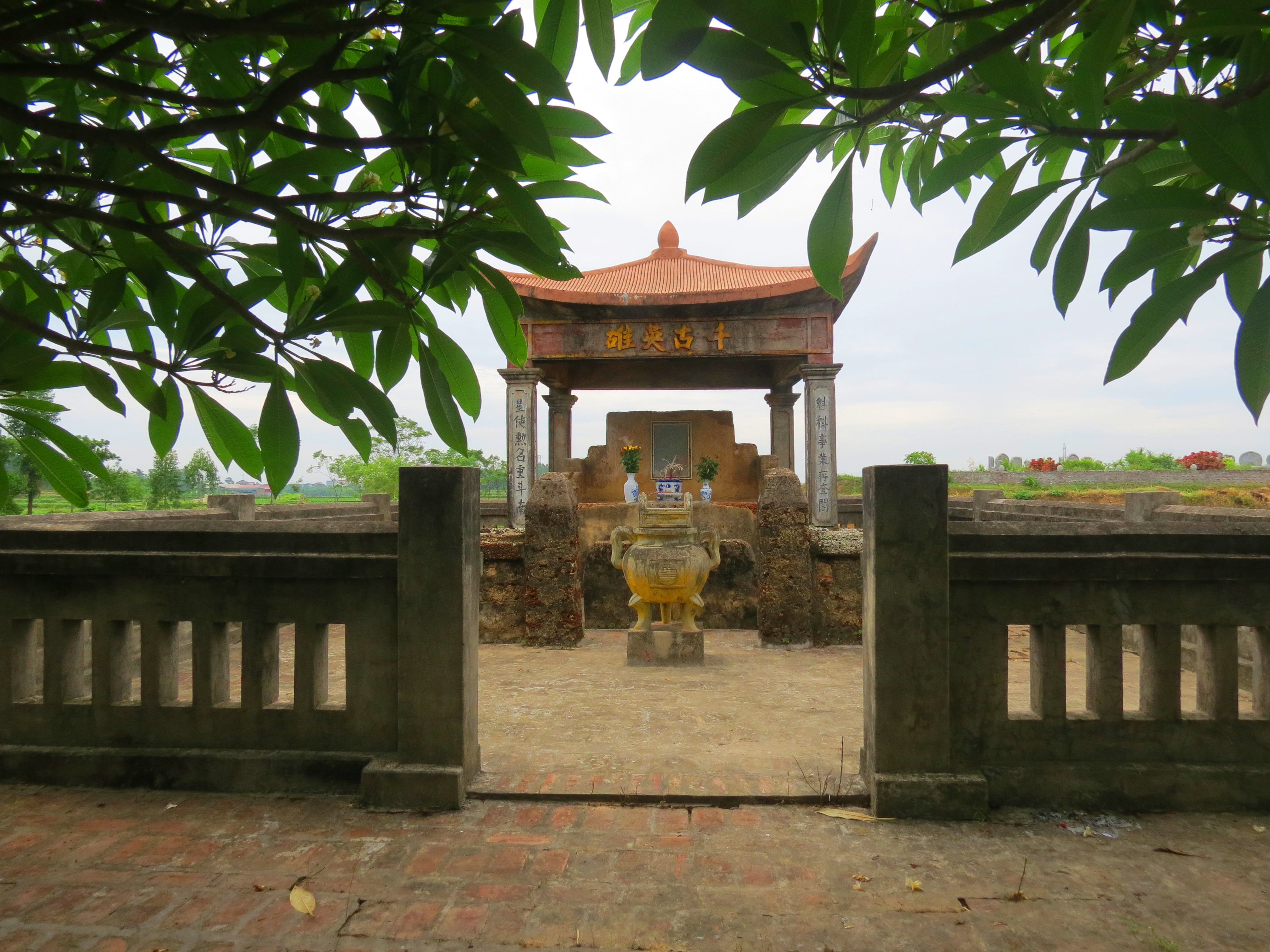 Lạng mộ của Thám Hoa Giang Văn Minh